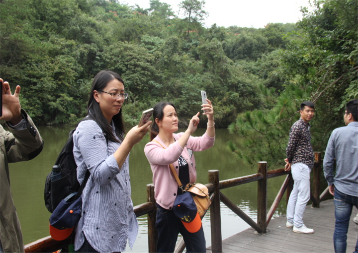 華振機械天目湖旅游拍照留念